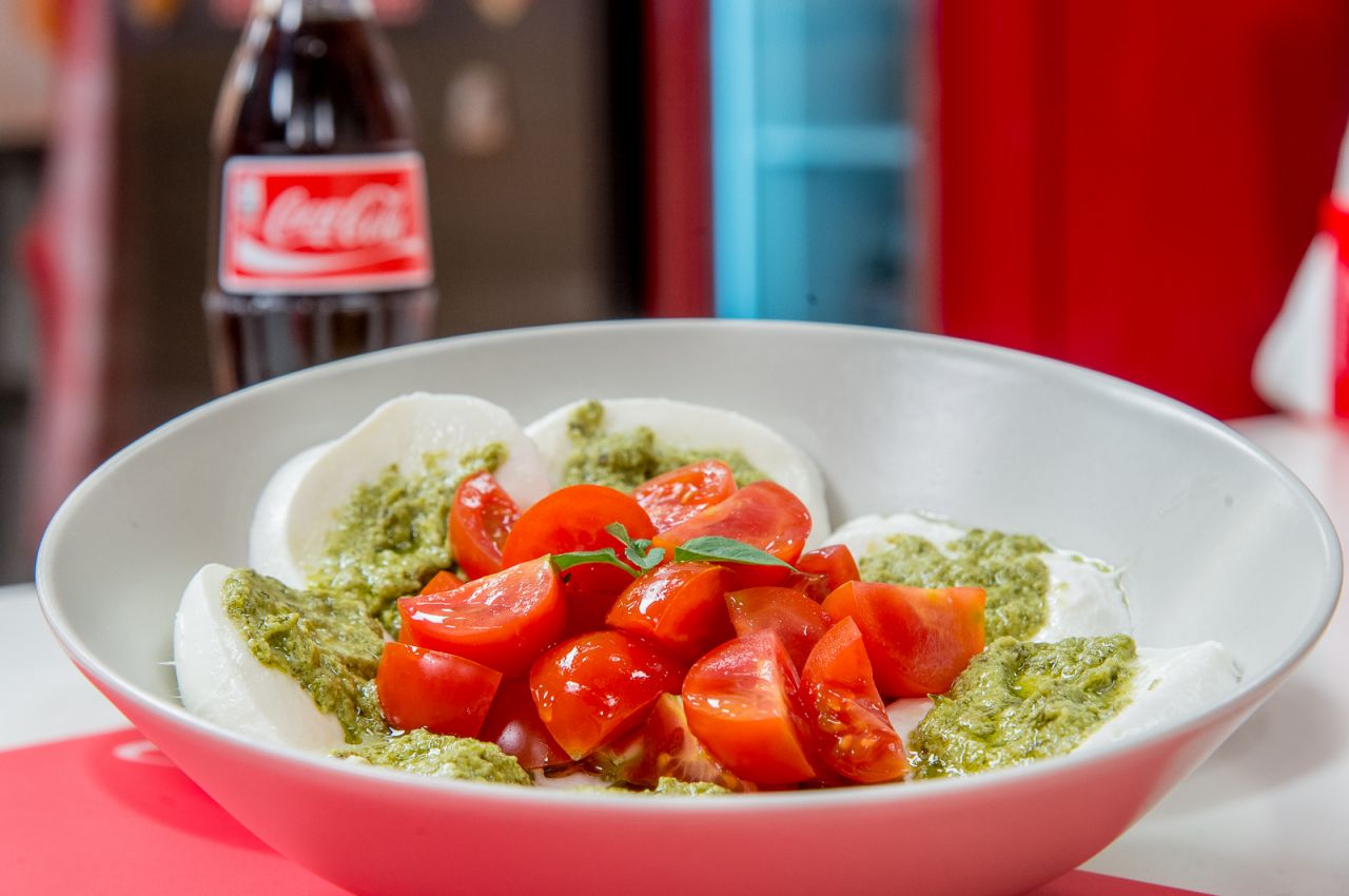 &Sigma;&alpha;&lambda;ά&tau;&alpha; caprese &sigma;&epsilon; &kappa;&alpha;&lambda;&alpha;&mu;ά&kappa;&iota;&alpha; 16/05